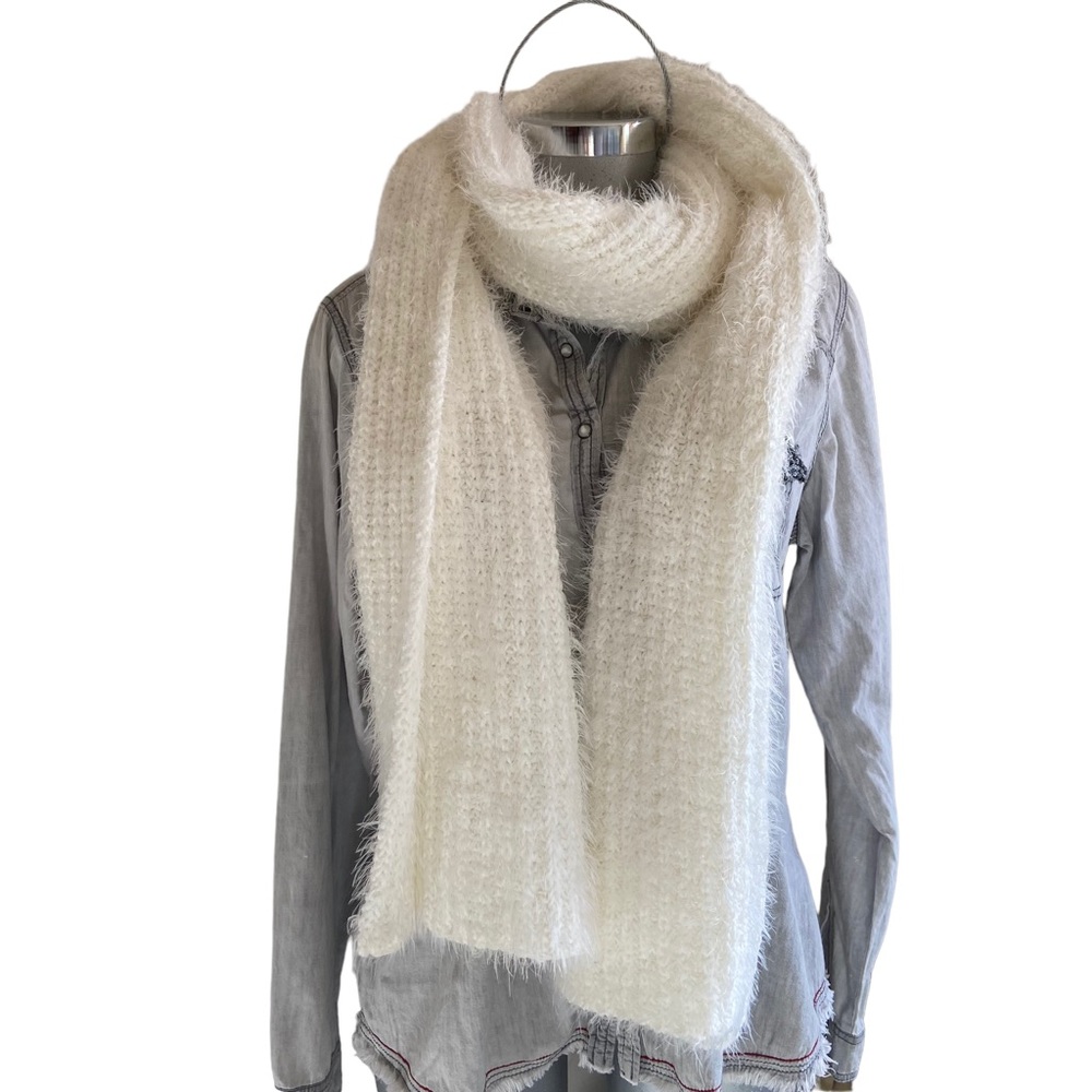 Lou & Grey Teddy Tumblr Scarf Neck Wrap Fluffly Eye Lash Scandinavian Soft Cozy